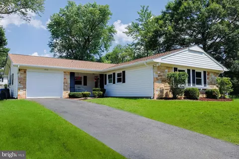 12112 Foxhill Ln, Bowie, MD 20715