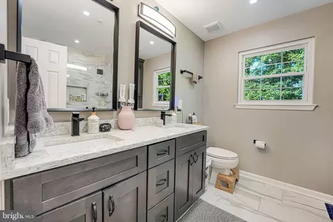Bath - 7500 Crestwood Ct, Brandywine, MD 20613 photo 2 of 5