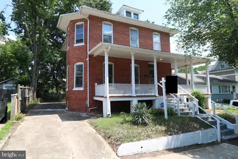 3604 Perry St, Mount Rainier, MD 20712