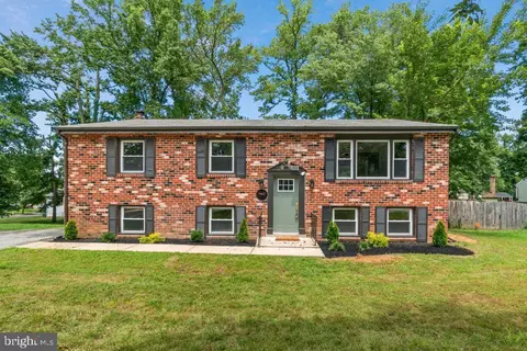 902 E Tantallon Dr, Fort Washington, MD 20744
