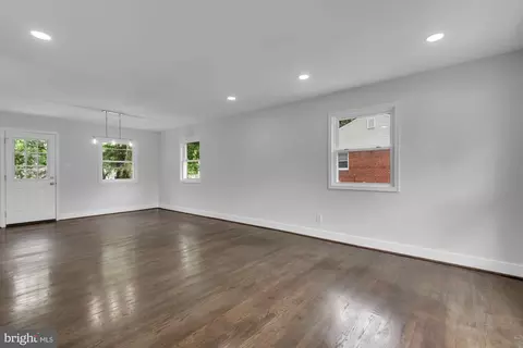 Living - 6407 96th Ave, Lanham, MD 20706 photo 3 of 4