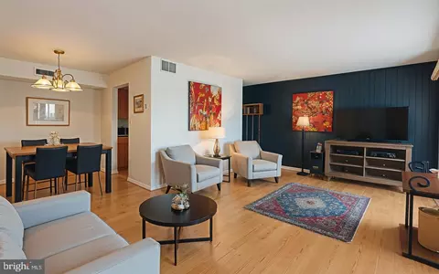 6994 Hanover Pkwy #2, Greenbelt, MD 20770