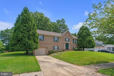 8700 Mount Clair Ct, Clinton, MD 20735 photo 2