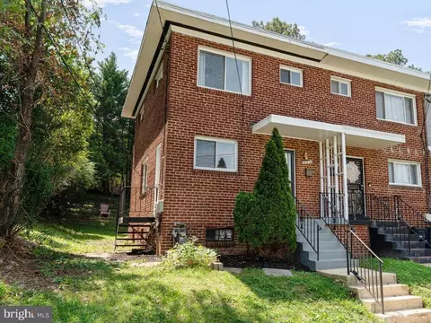 631 Hampton Dr, Oxon Hill, MD 20745