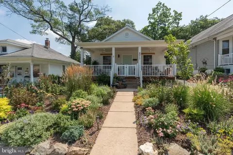 4011 37th St, Mount Rainier, MD 20712