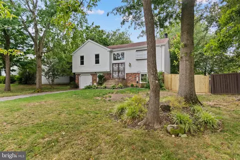 6211 Caryhurst Dr, Fort Washington, MD 20744