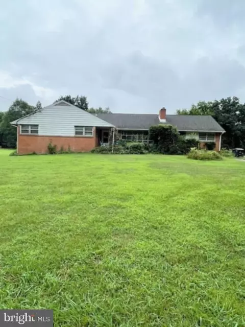 11601 Daisy Ln, Glenn Dale, MD 20769