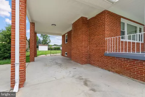 Exterior - 5912 Alan Dr, Clinton, MD 20735 photo 5 of 9