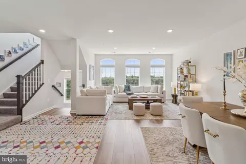 5504 Lanteen St, Lanham, MD 20706