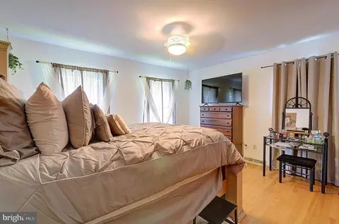 Bedroom - 8610 Briarcroft Ln, Laurel, MD 20708 photo 3 of 4