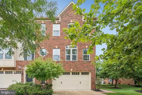 3109 Presidential Golf Dr, Marlboro, MD 20774