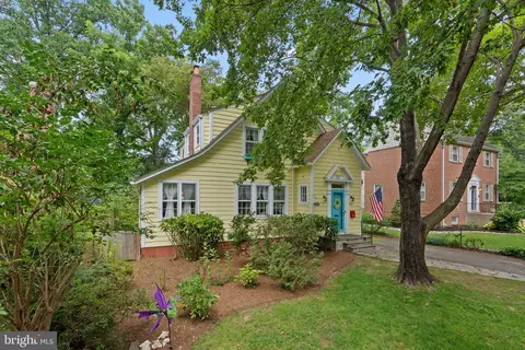 6604 44th Ave, University Park, MD 20782