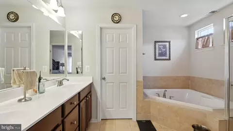 Entry Way - 13511 Bermingham Manor Dr, Laurel, MD 20708 photo 5 of 16