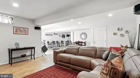 Entry Way - 13511 Bermingham Manor Dr, Laurel, MD 20708 photo 13 of 16