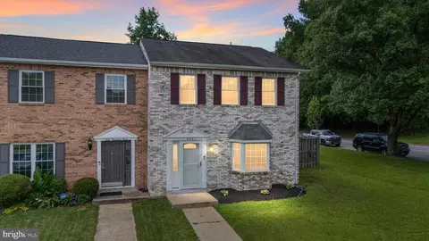 9001 Cheval Ln, Marlboro, MD 20772