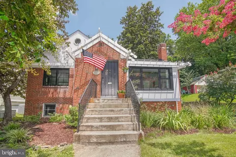 5602 Hawthorne St, Cheverly, MD 20785