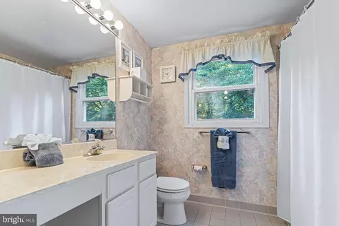 Bath - 12803 Cedarbrook Ln, Laurel, MD 20708 photo 3 of 3