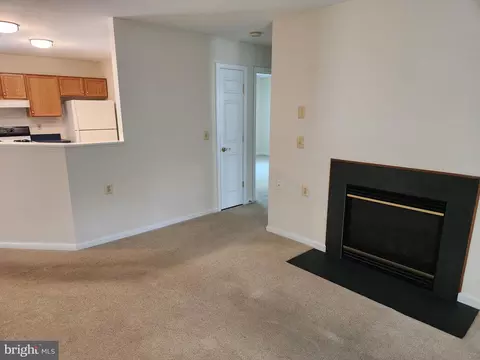 7412 Berryleaf Dr, Laurel, MD 20707 photo 4