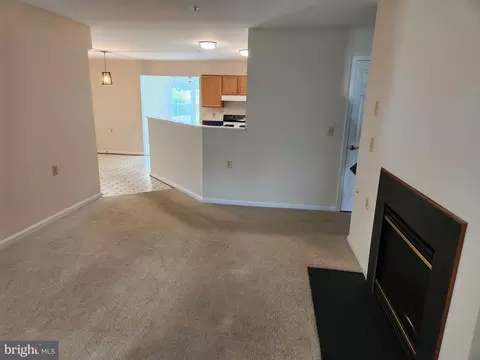 7412 Berryleaf Dr, Laurel, MD 20707 photo 3