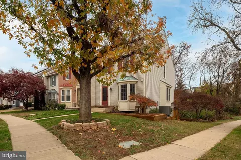 14201 Oakpointe Dr, Laurel, MD 20707
