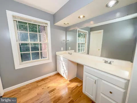 Bath - 3703 Endicott Pl, Springdale, MD 20774 photo 2 of 5