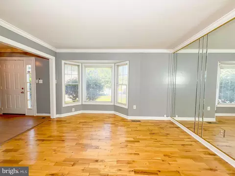 Living - 3703 Endicott Pl, Springdale, MD 20774 photo 5 of 9