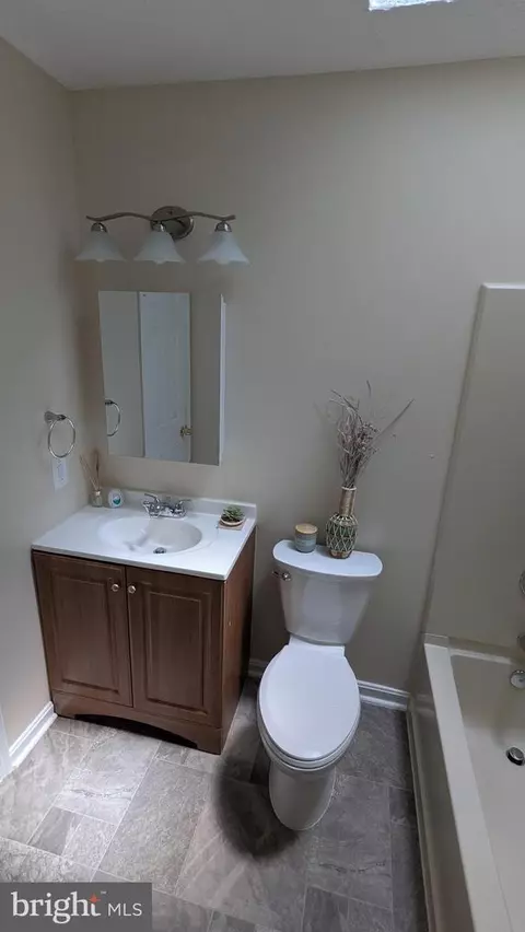 Bath - 2708 Red Oak Ln, Lanham, MD 20706 photo 3 of 7