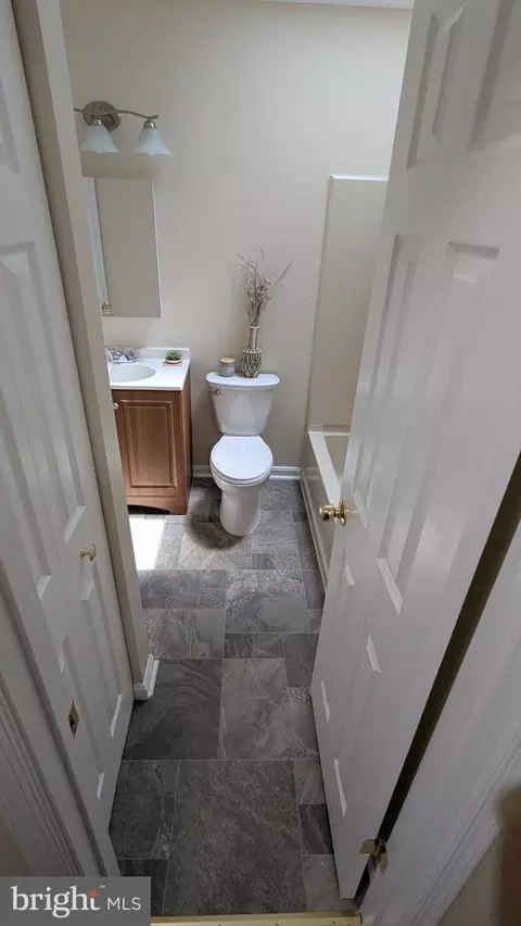 Bath - 2708 Red Oak Ln, Lanham, MD 20706 photo 2 of 7