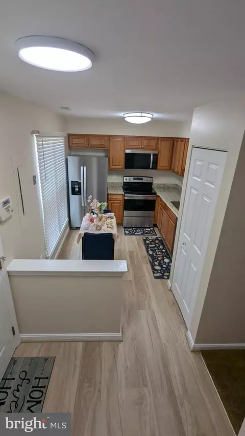Entry Way - 2708 Red Oak Ln, Lanham, MD 20706 photo 4 of 8