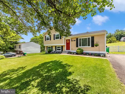 6911 Killarney St, Clinton, MD 20735