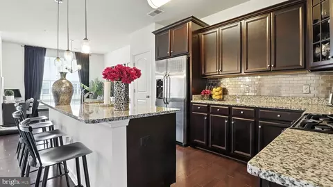 9405 Geaton Park Pl, Lanham, MD 20706 photo 12