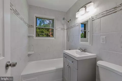 Bath - 7522 Surratts Rd, Clinton, MD 20735 photo 1 of 2