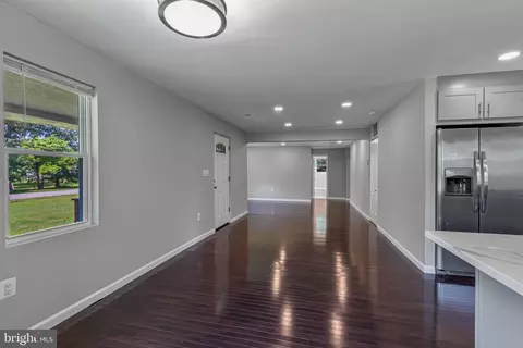 Living - 7522 Surratts Rd, Clinton, MD 20735 photo 2 of 2