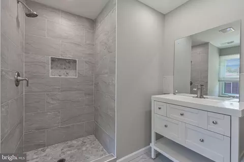 Bath - 7522 Surratts Rd, Clinton, MD 20735 photo 2 of 2