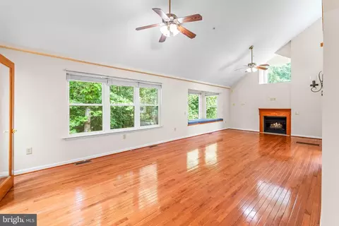 Living - 11709 Thrift Rd, Clinton, MD 20735 photo 6 of 13