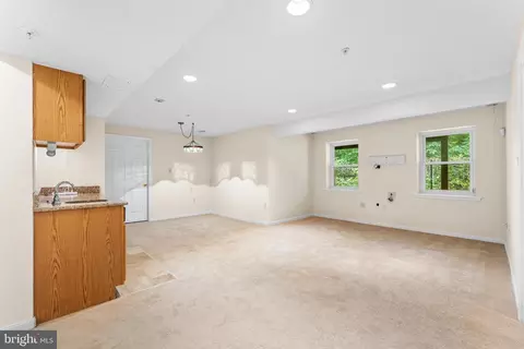 Living - 11709 Thrift Rd, Clinton, MD 20735 photo 11 of 13