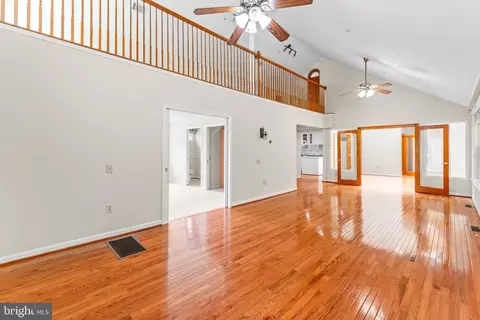 Living - 11709 Thrift Rd, Clinton, MD 20735 photo 5 of 13