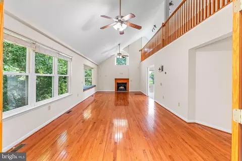 Living - 11709 Thrift Rd, Clinton, MD 20735 photo 3 of 13
