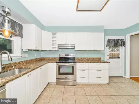 Kitchen - 7019 Fitzpatrick Dr, Laurel, MD 20707 photo 5 of 5