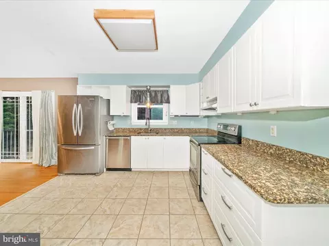 Kitchen - 7019 Fitzpatrick Dr, Laurel, MD 20707 photo 4 of 5