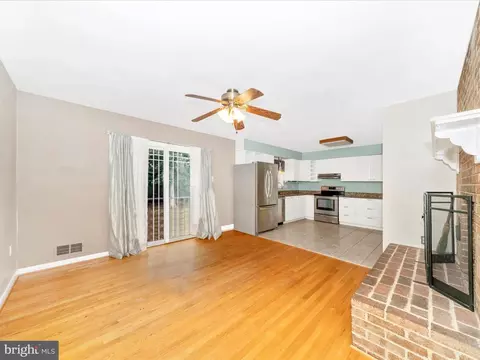 Living - 7019 Fitzpatrick Dr, Laurel, MD 20707 photo 9 of 12