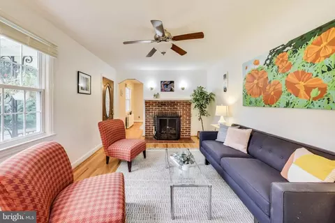 4401 32nd St, Mount Rainier, MD 20712