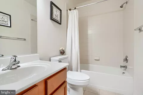 Bath - 7105 Solomons Ct, Brandywine, MD 20613 photo 8 of 9