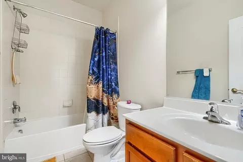 Bath - 7105 Solomons Ct, Brandywine, MD 20613 photo 2 of 9