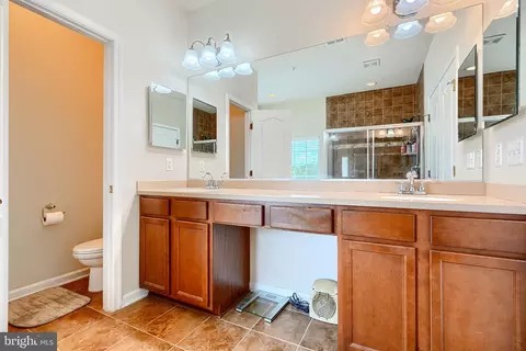 Bath - 7105 Solomons Ct, Brandywine, MD 20613 photo 6 of 9
