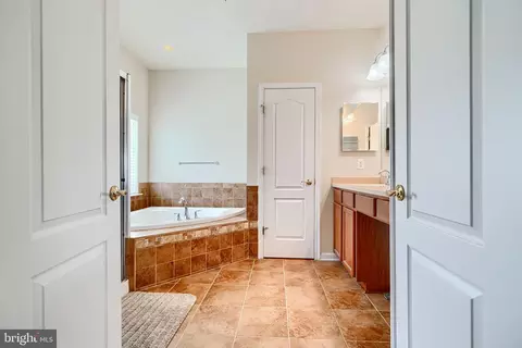 Entry Way - 7105 Solomons Ct, Brandywine, MD 20613 photo 13 of 15