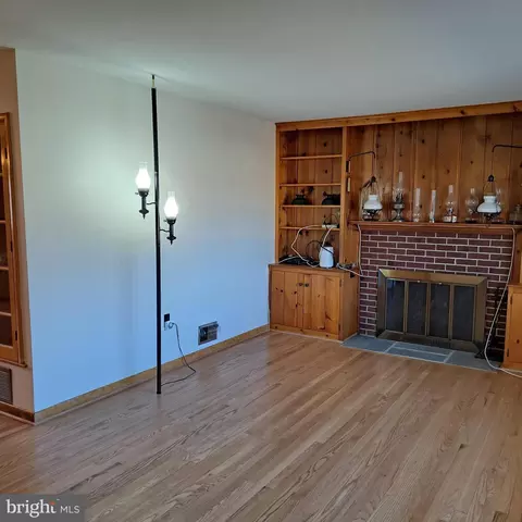 Living - 9301 Tuckerman St, Lanham, MD 20706 photo 2 of 4