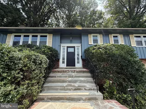 7115 Lois Ln, Lanham, MD 20706