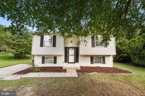 10725 Hollaway Dr, Marlboro, MD 20772