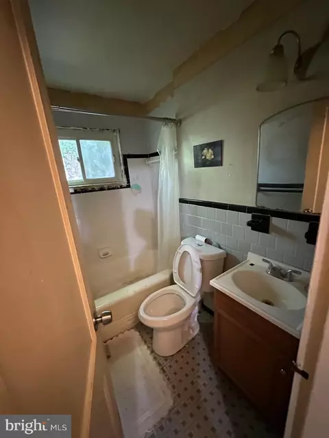 Bath - 839 4th St, Laurel, MD 20707 photo 3 of 4